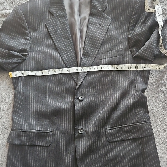 jf j.ferrar Charcoal Pinstripe Men's Suit - Picture 12 of 12
